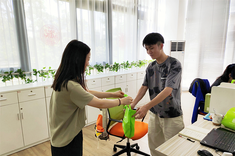 夏送清涼，情系一線｜致高溫下堅守崗位的一線員工